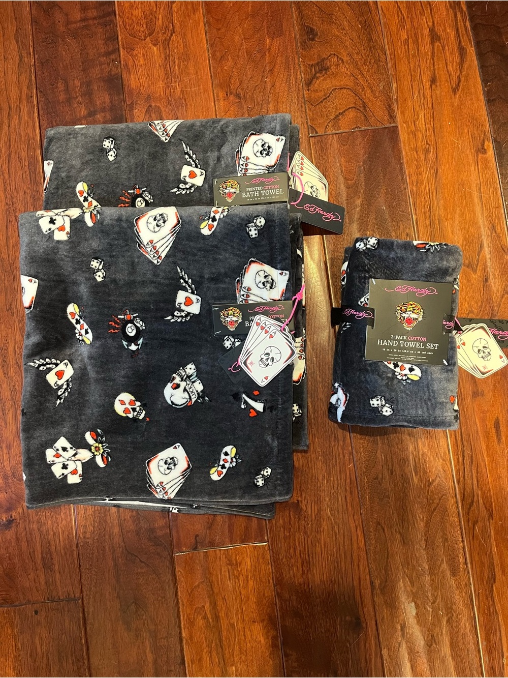 Ed Hardy Skull and Playing Cards Print Bath & Hand Towel Set